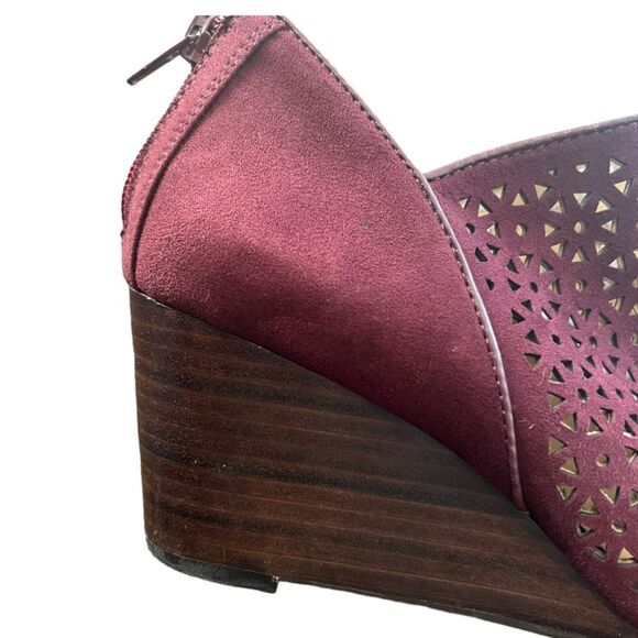Violet and Red laser cut wedge Style: Sasha new with tags, size 8M - Picture 9 of 15